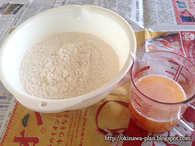 沖縄そば麺の材料（強力粉と仕込み水）
