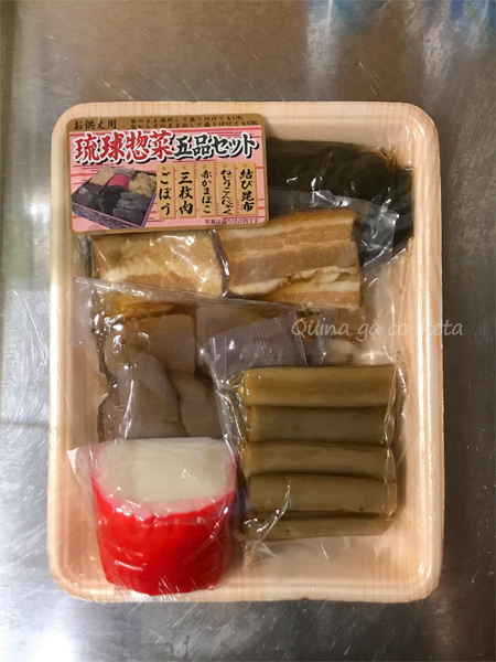 沖縄のお正月に食べた真空パックの重箱料理