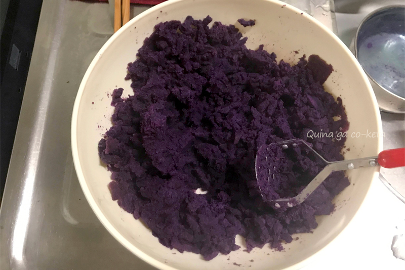 紅芋をつぶしたらめっちゃ紫