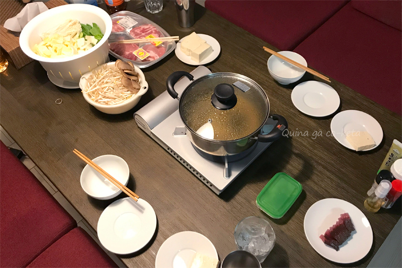 沖縄そばのスープで野菜たっぷり鍋を