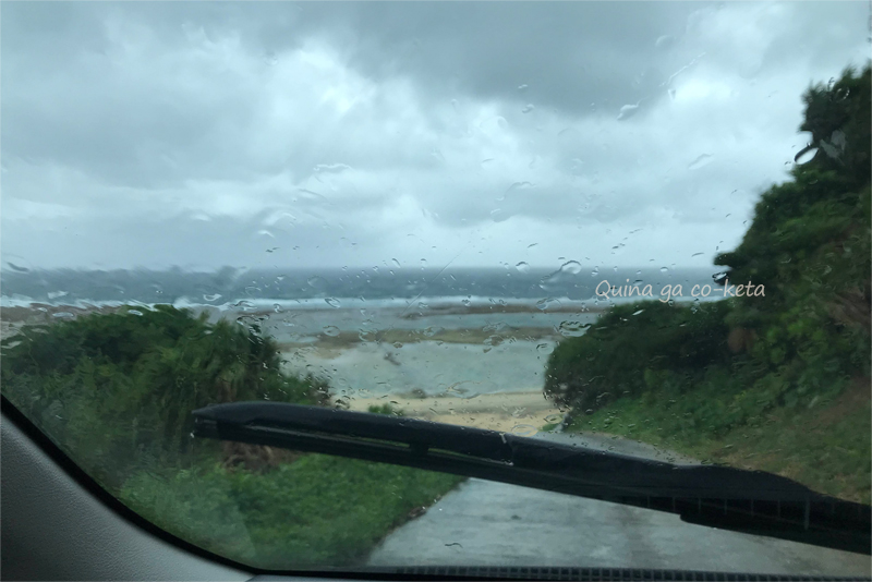 雨が続く今帰仁村の海（2022年5月）