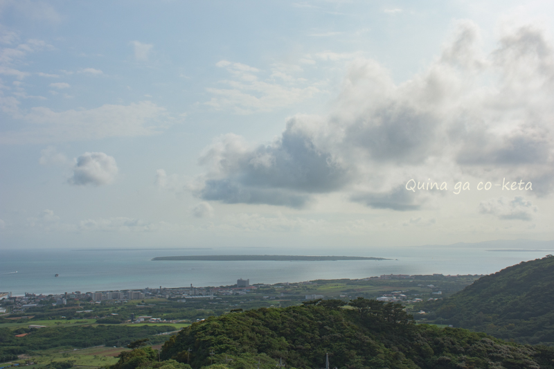 「エメラルドの海を見る展望台」から見えた竹富島