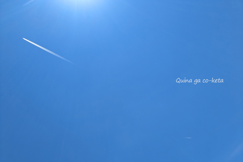 和歌山で見た青空と飛行機雲