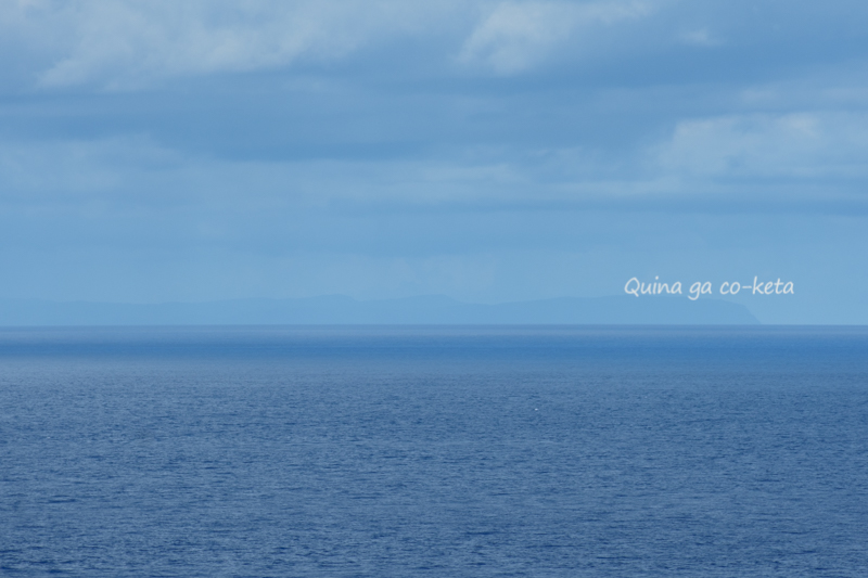 与那国島、東崎灯台からうっすらと西表島が見えた 与那国島、東崎灯台からうっすらと西表島が見えた