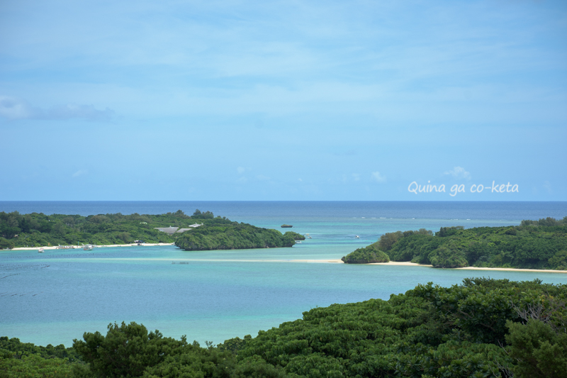 高台から川平湾を見渡せる 高台から川平湾を見渡せる